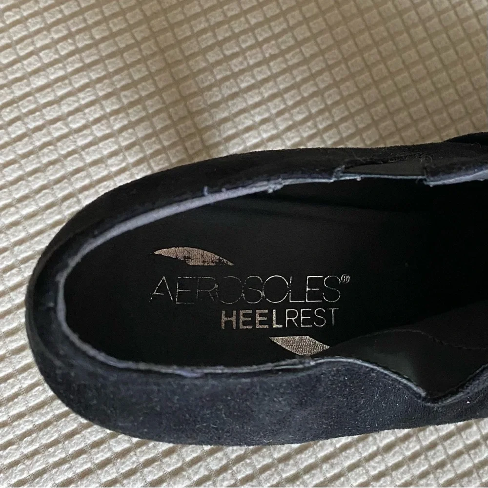 AEROSOLES Like New Suede Booties.